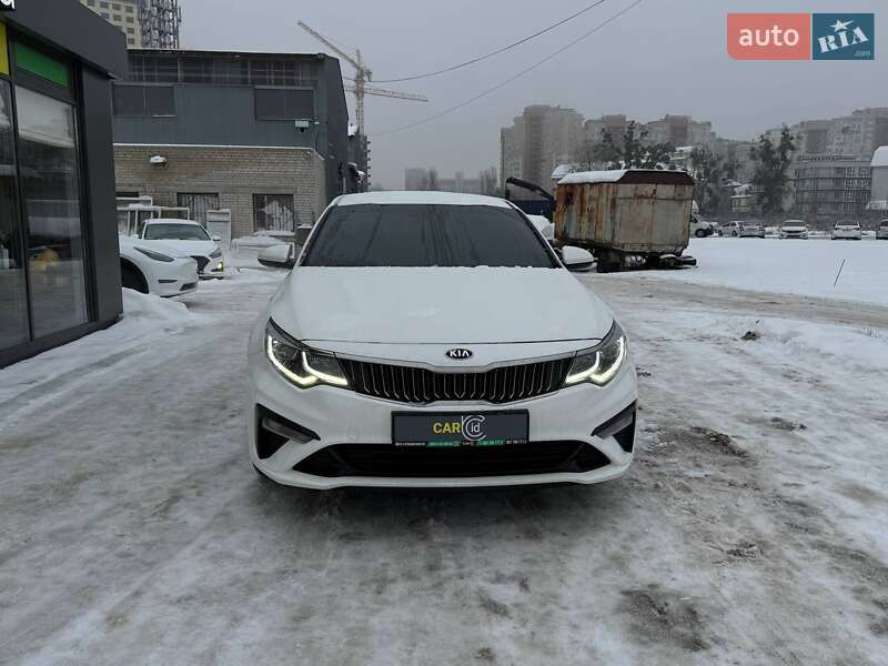 Седан Kia K5 2018 в Киеве