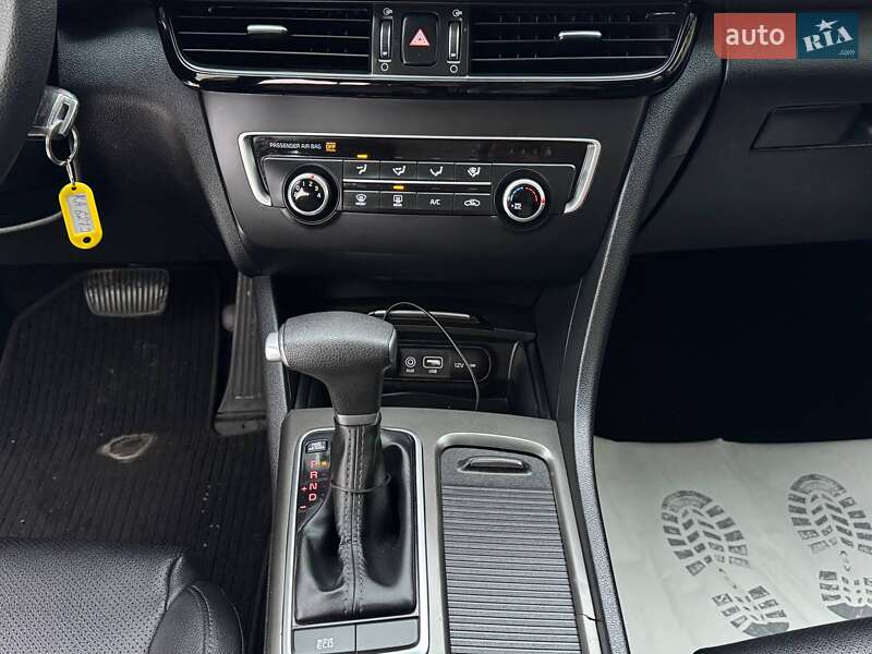 Седан Kia K5 2018 в Киеве