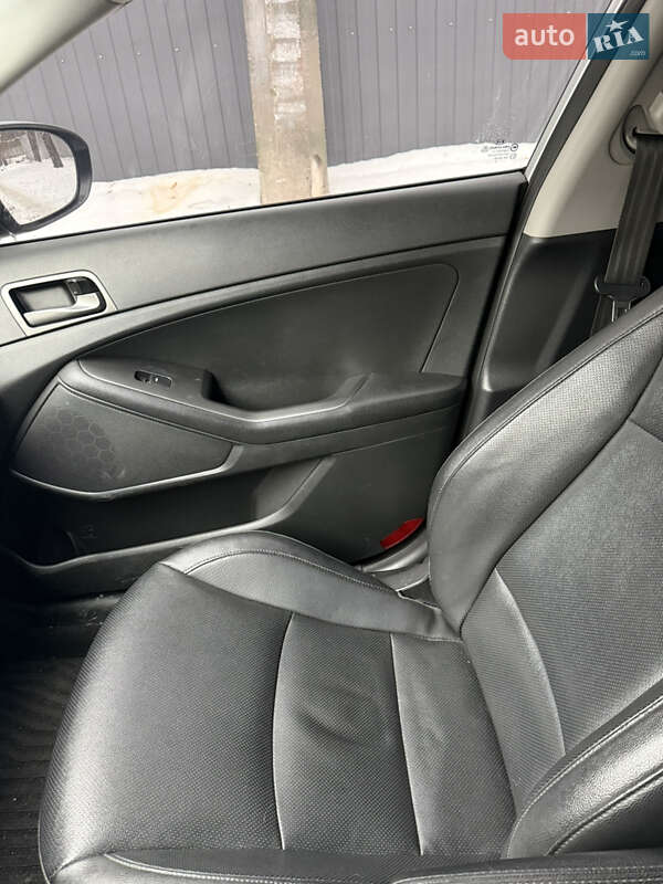 Седан Kia K5 2013 в Києві