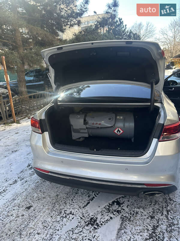 Седан Kia K5 2016 в Одессе