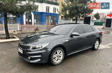 Седан Kia K5 2016 в Одессе