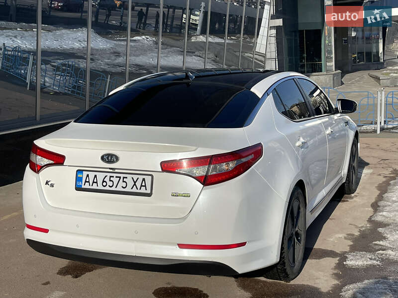 Седан Kia K5 2011 в Киеве