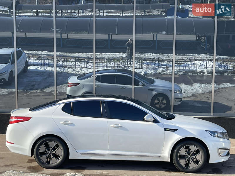 Седан Kia K5 2011 в Киеве