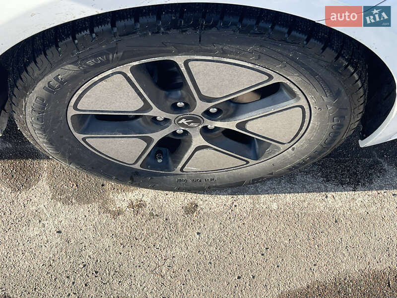 Седан Kia K5 2011 в Киеве