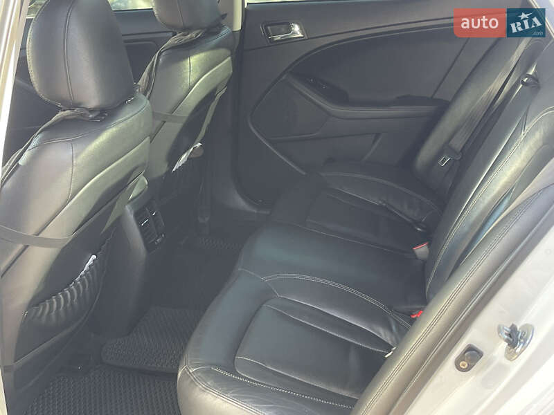 Седан Kia K5 2011 в Киеве