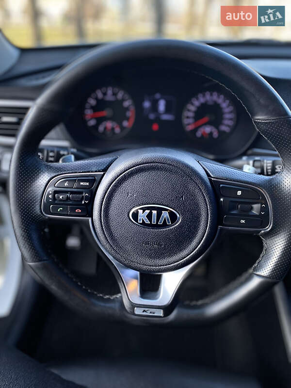 Седан Kia K5 2017 в Одесі
