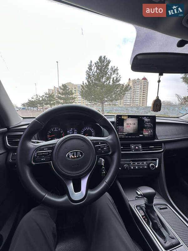 Седан Kia K5 2015 в Миколаєві