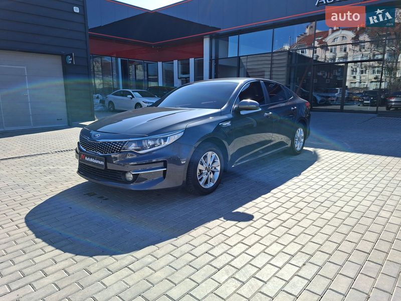 Седан Kia K5 2016 в Одессе