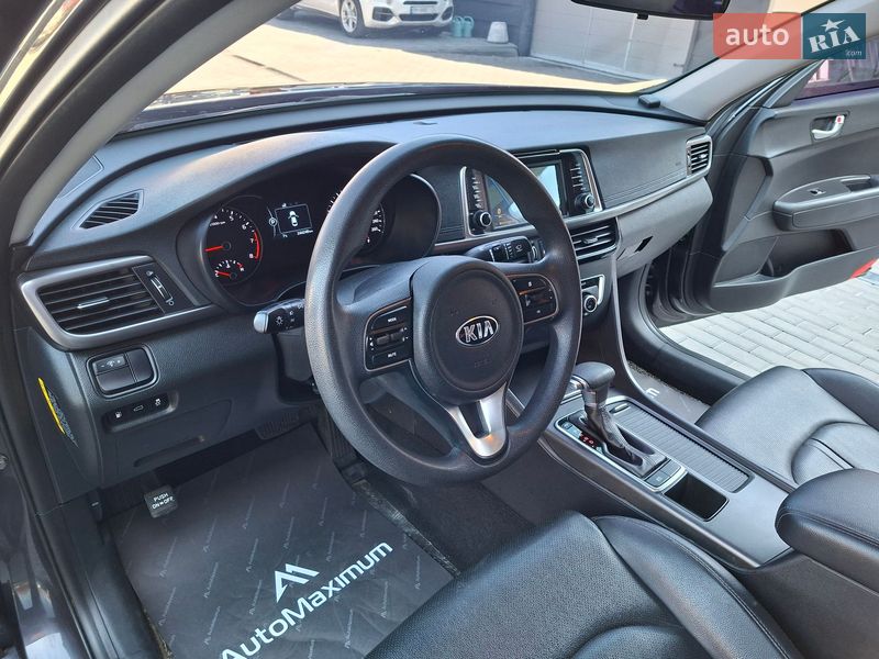 Седан Kia K5 2016 в Одессе