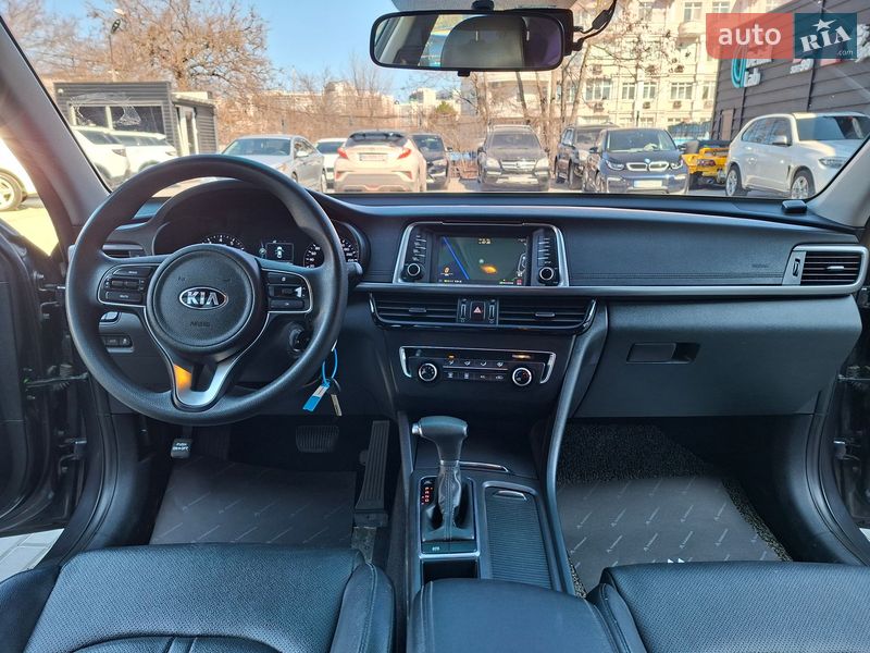 Седан Kia K5 2016 в Одессе