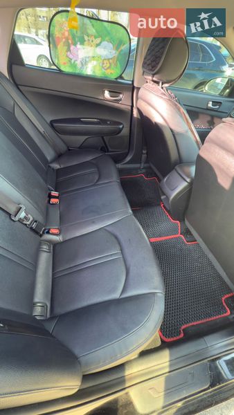 Седан Kia K5 2016 в Киеве