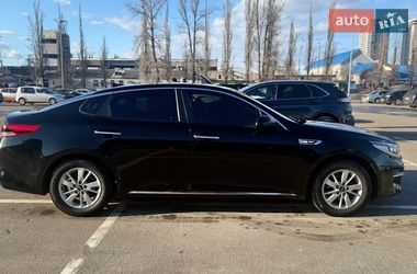 Седан Kia K5 2016 в Киеве