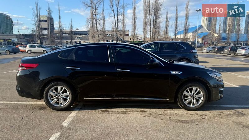 Седан Kia K5 2016 в Киеве