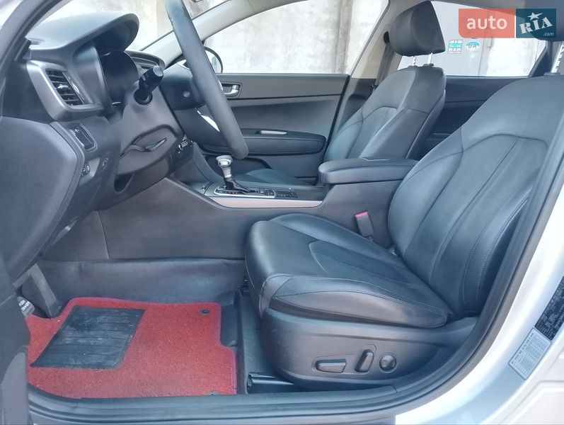 Седан Kia K5 2018 в Киеве