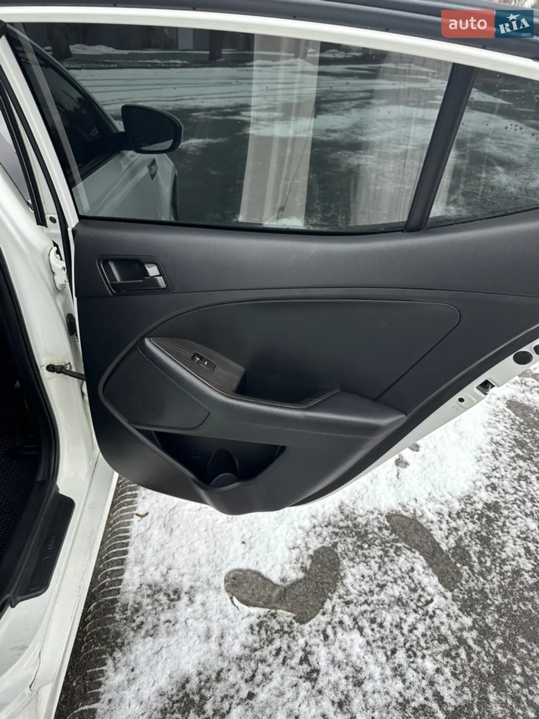 2011 Kia K5 - мініатюра 11