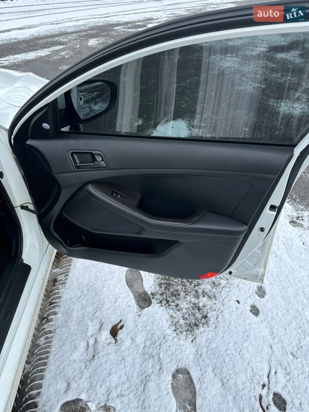 2011 Kia K5 - мініатюра 10