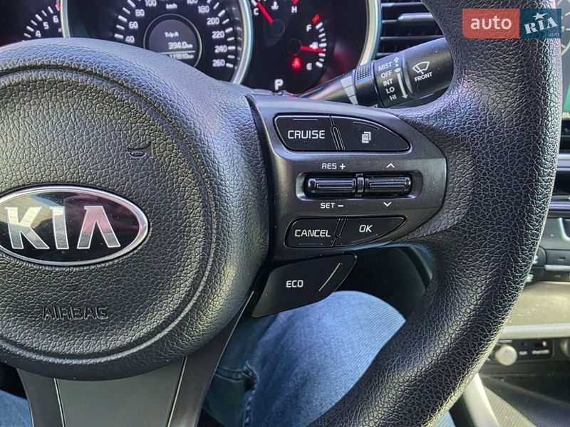 Седан Kia K5 2014 в Ірпені