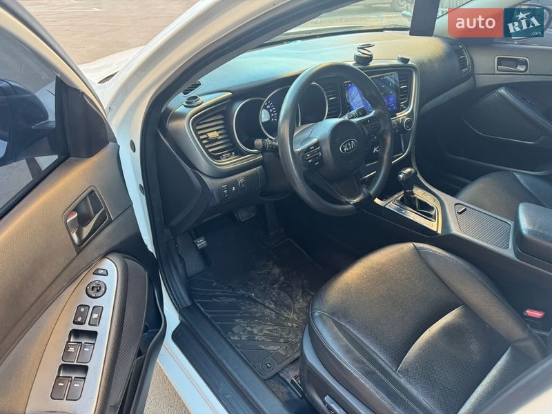 Седан Kia K5 2015 в Киеве
