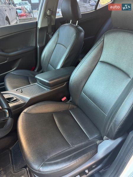 Седан Kia K5 2015 в Киеве