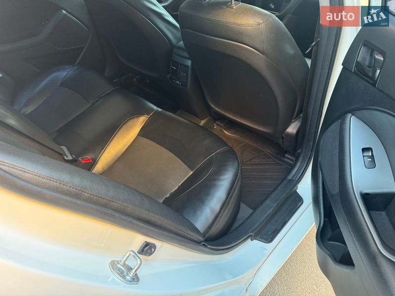 Седан Kia K5 2015 в Киеве