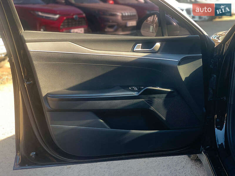 Седан Kia K5 2020 в Виннице