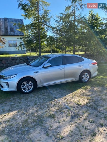 Седан Kia K5 2016 в Киеве