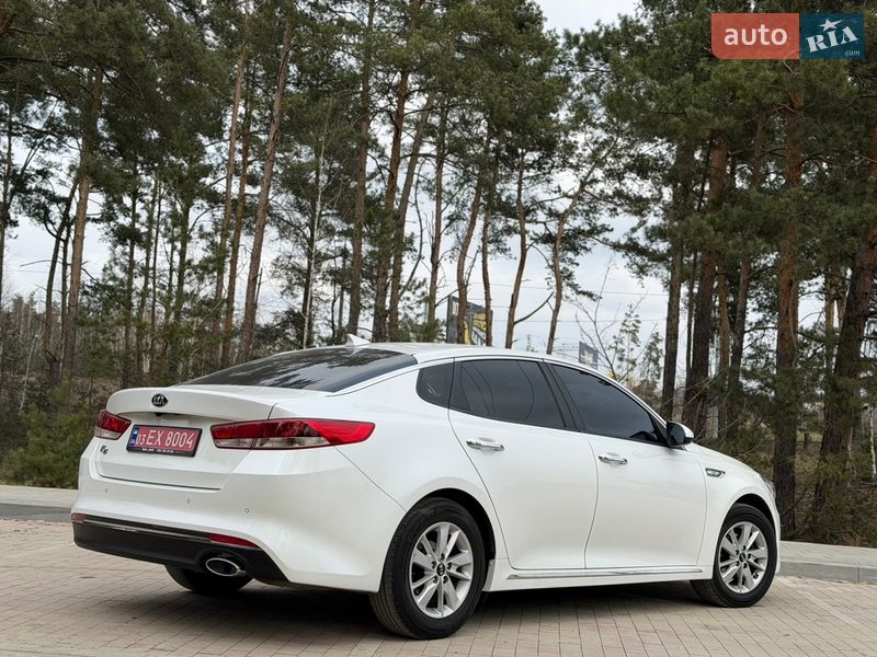 Седан Kia K5 2017 в Киеве