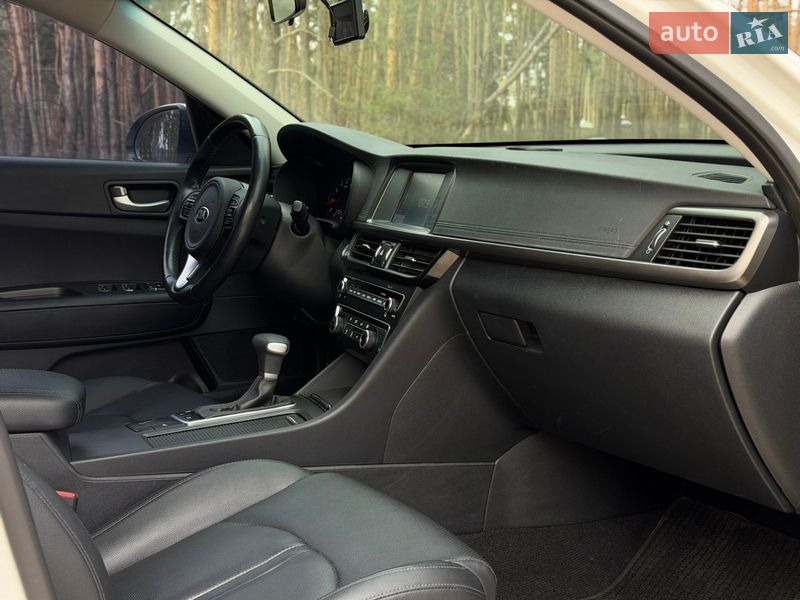 Седан Kia K5 2017 в Киеве