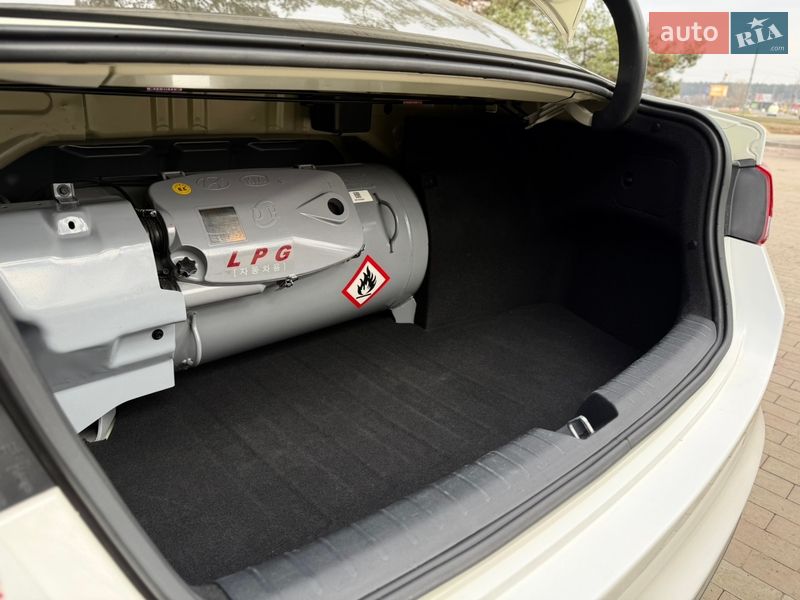 Седан Kia K5 2017 в Киеве