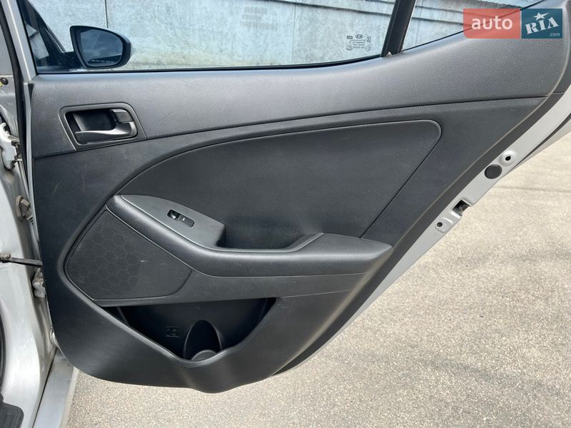 Седан Kia K5 2014 в Киеве