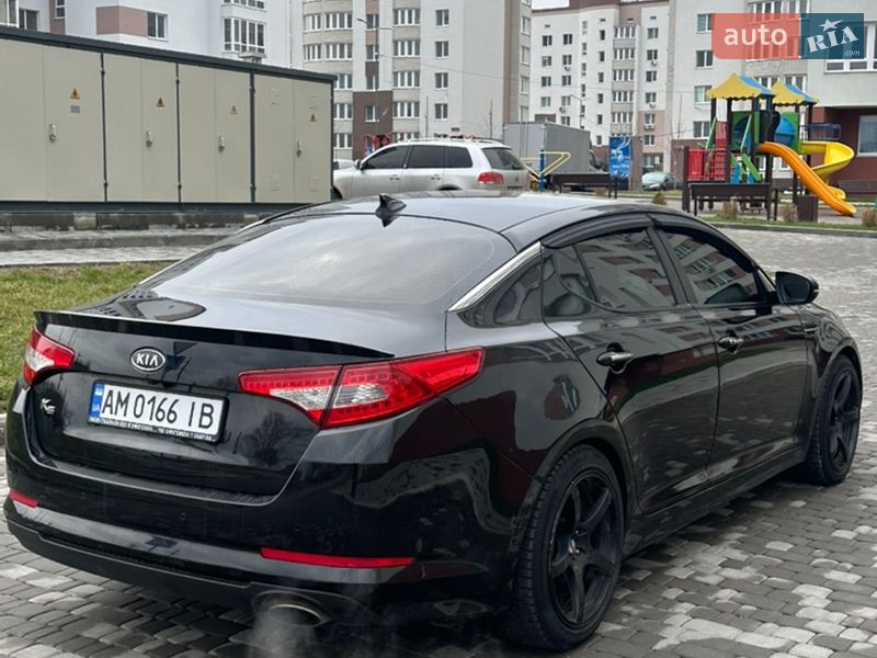 Седан Kia K5 2010 в Виннице