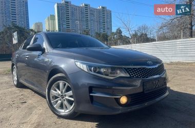 Седан Kia K5 2016 в Киеве