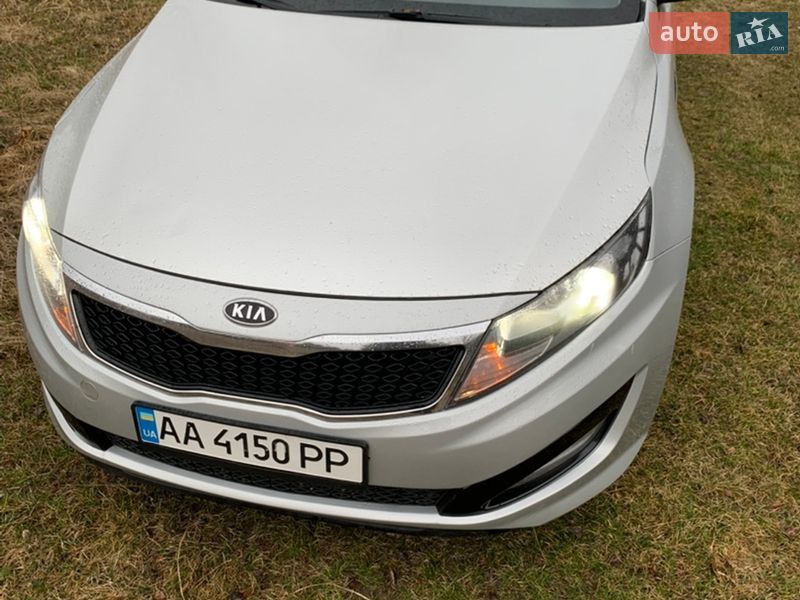Седан Kia K5 2012 в Глевасі