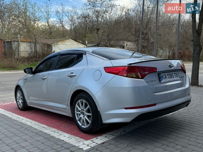 Седан Kia K5 2011 в Запоріжжі