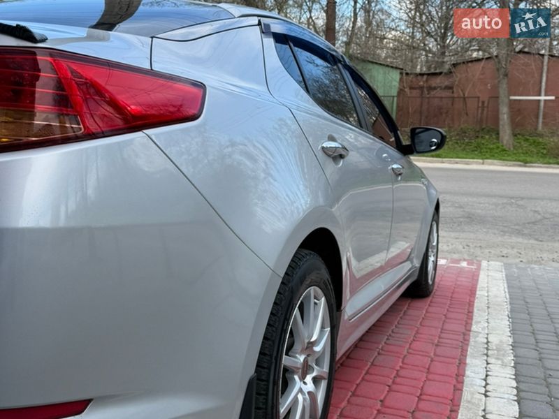 Седан Kia K5 2011 в Запоріжжі