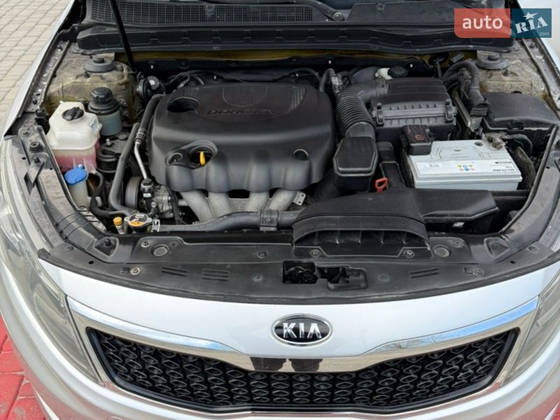 Седан Kia K5 2011 в Запоріжжі