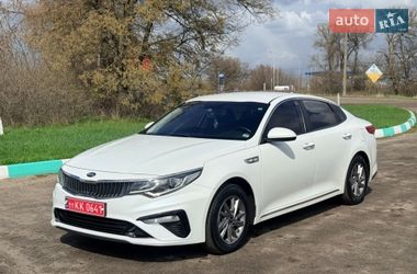 Седан Kia K5 2019 в Краснограді