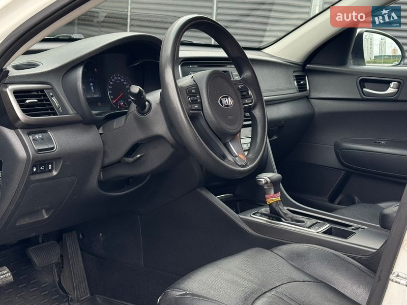 Седан Kia K5 2015 в Киеве