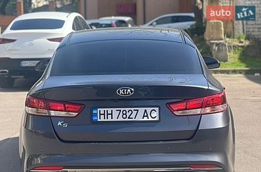 Седан Kia K5 2017 в Одессе