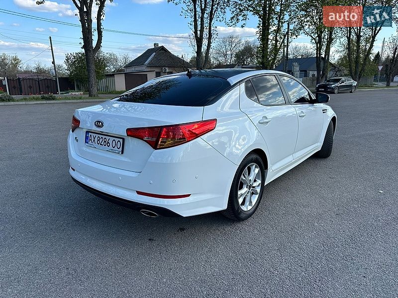Седан Kia K5 2011 в Первомайську