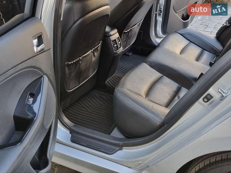 Седан Kia K5 2014 в Киеве