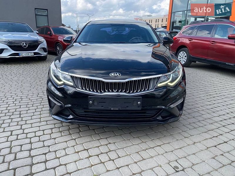 Седан Kia K5 2018 в Львове