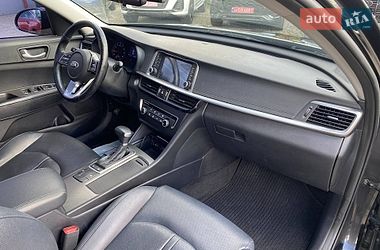 Седан Kia K5 2018 в Львове