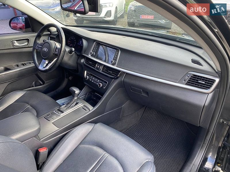 Седан Kia K5 2018 в Львове