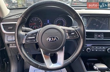Седан Kia K5 2018 в Львове