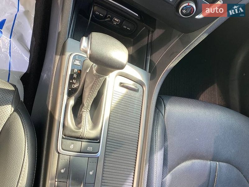 Седан Kia K5 2018 в Львове