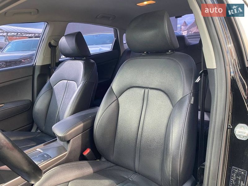 Седан Kia K5 2018 в Львове