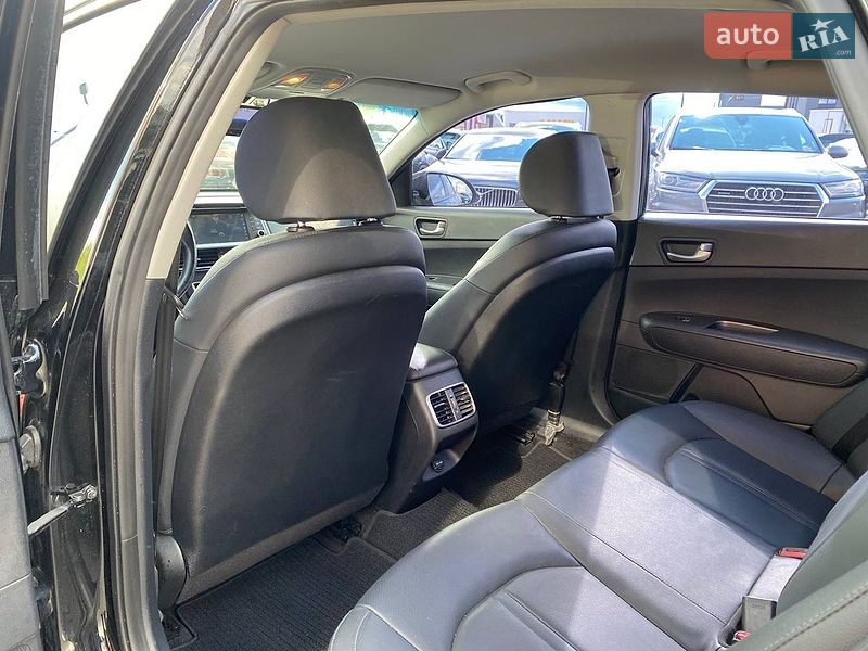 Седан Kia K5 2018 в Львове