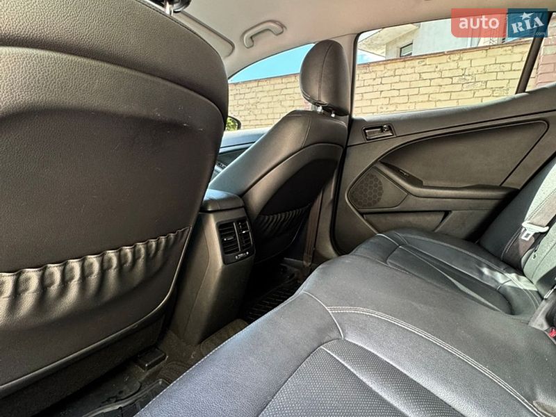 Седан Kia K5 2013 в Киеве