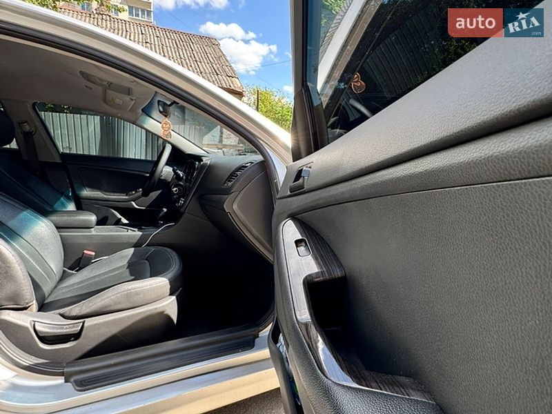Седан Kia K5 2013 в Киеве